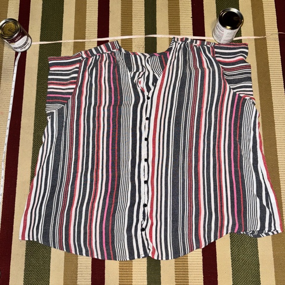 Button down top - Picture 2 of 5